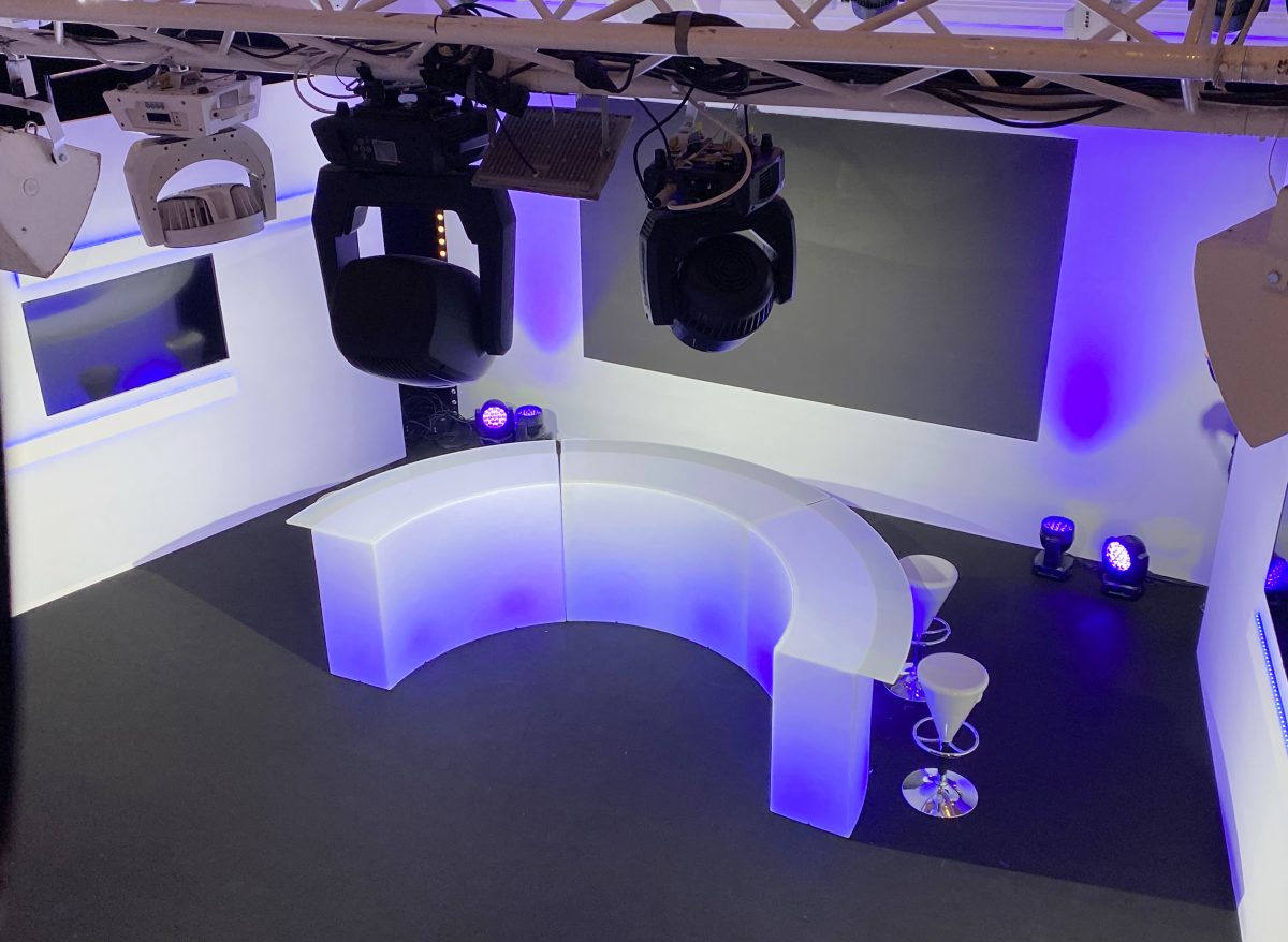 Plateau TV dans un studio virtuel - Séminaires Online
